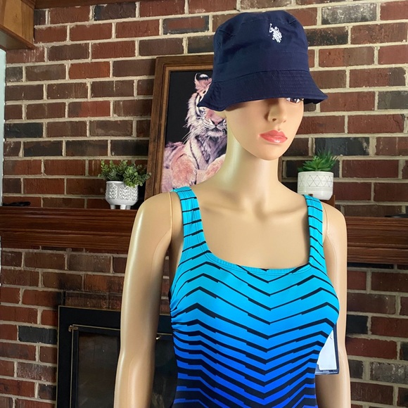 Reebok Swim Reebok Womens Swimwear Sport Fashion Prime Performance Scoop Neck Soft Size 8